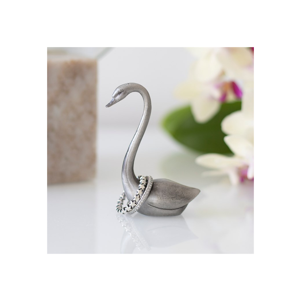 Metal Swan Ring Holder
